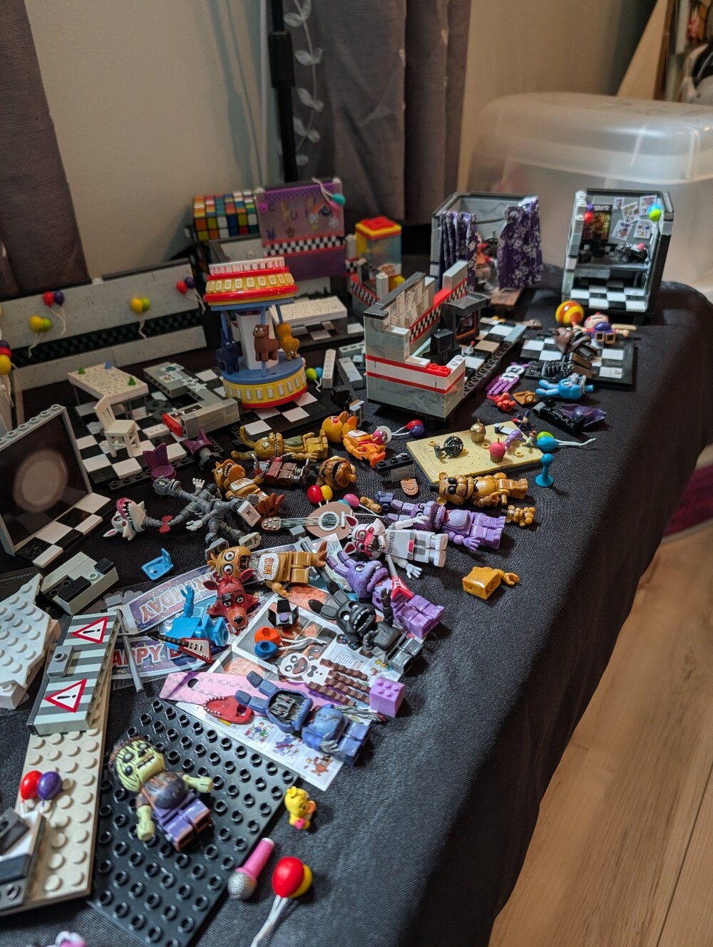 Lot Of 6 Five Nights At Freddys Building Sets